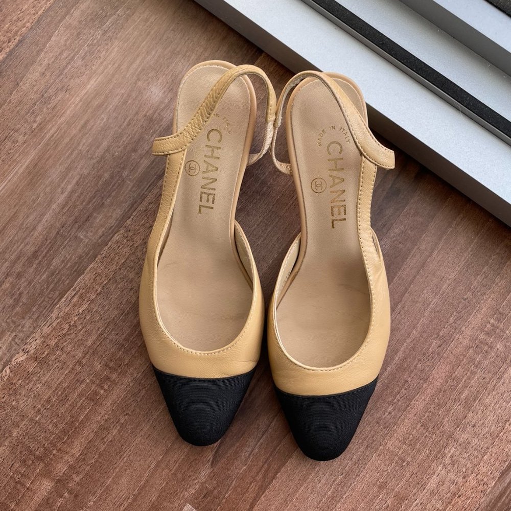 Pre-owned Chanel Slingback Beige Size 36 (shows damaged parts)